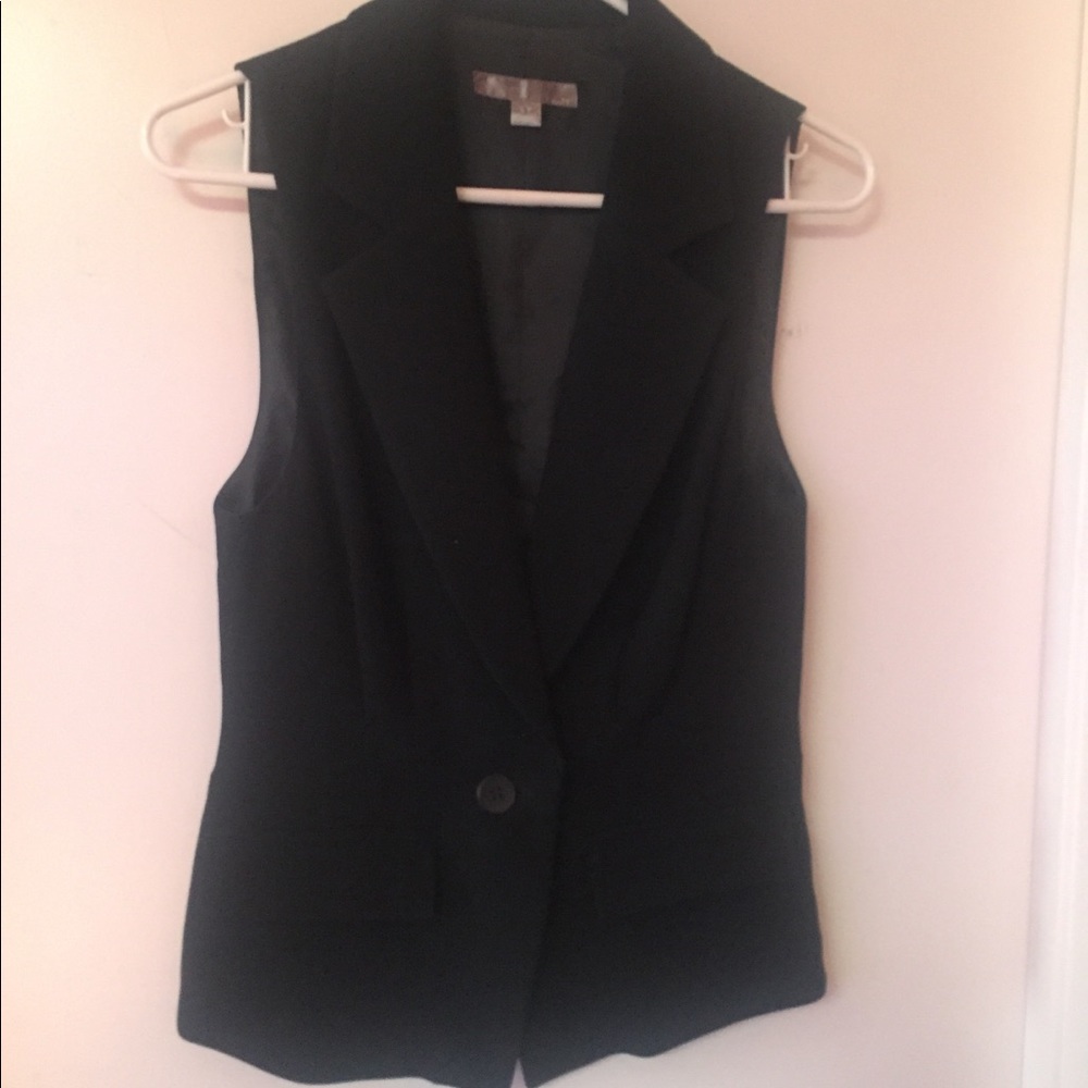 Size small black vest
